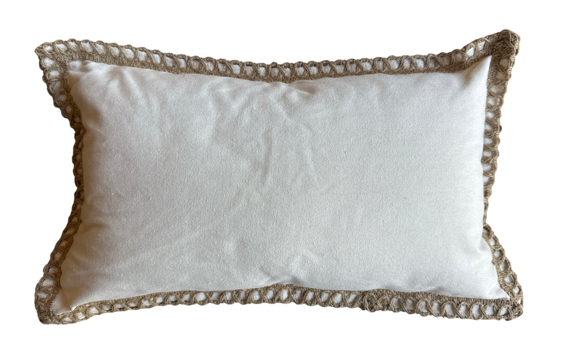 COJIN RECTANGULAR BORDE TEJIDO