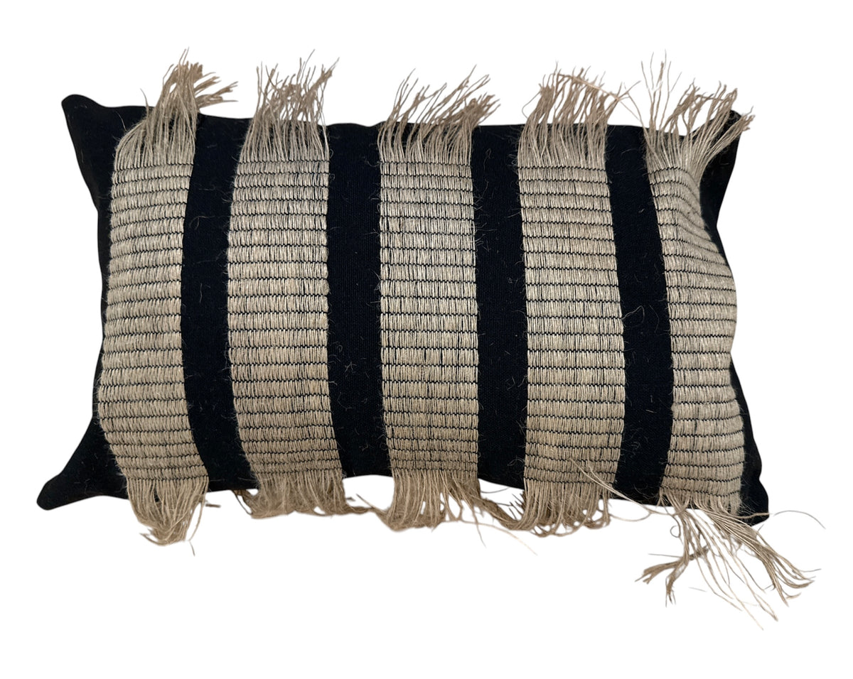COJIN RECTANGULAR FLECOS NEGRO